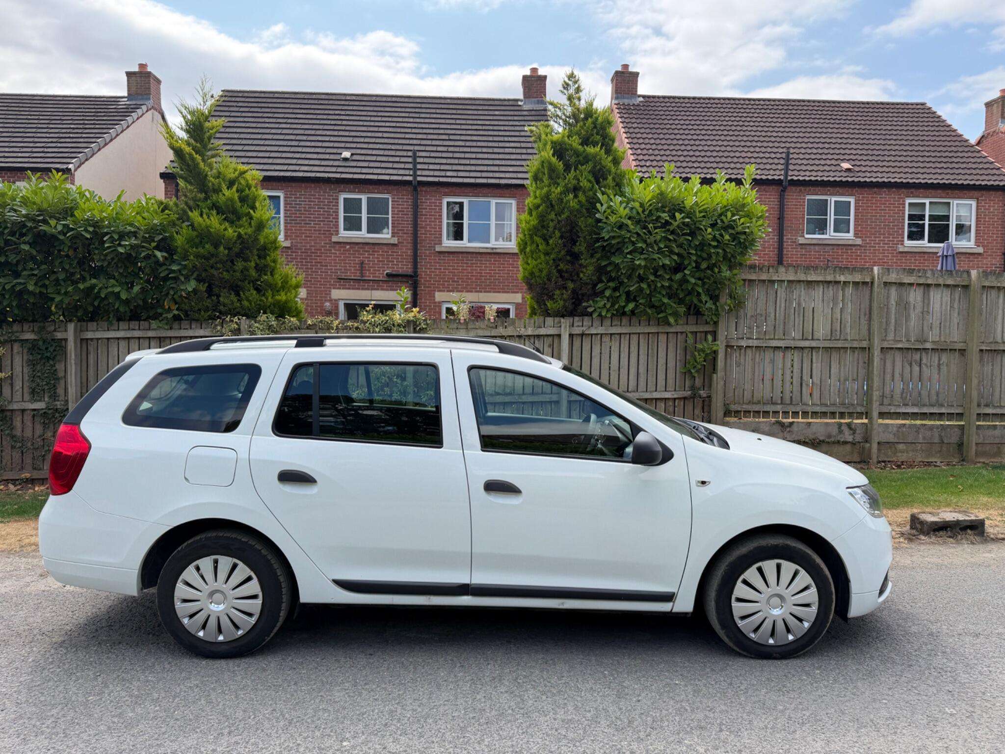 A 2017 DACIA LOGAN 1.5 dCi Ambiance Euro 6 (s/s) 5dr A 2017 DACIA LOGAN 1.5 dCi Ambiance Euro 6 (s/s) 5dr