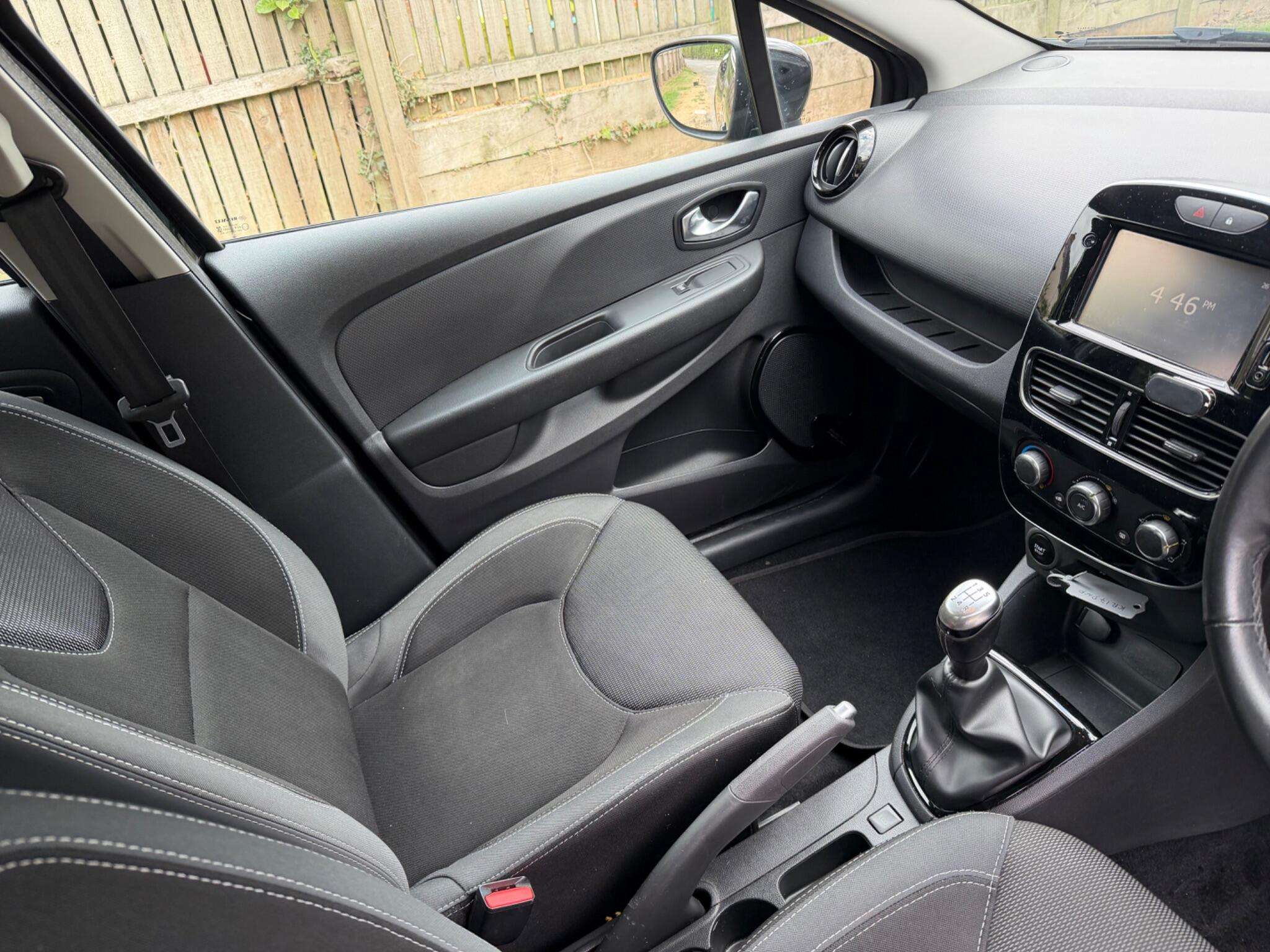 2017 RENAULT CLIO 2017 RENAULT CLIO