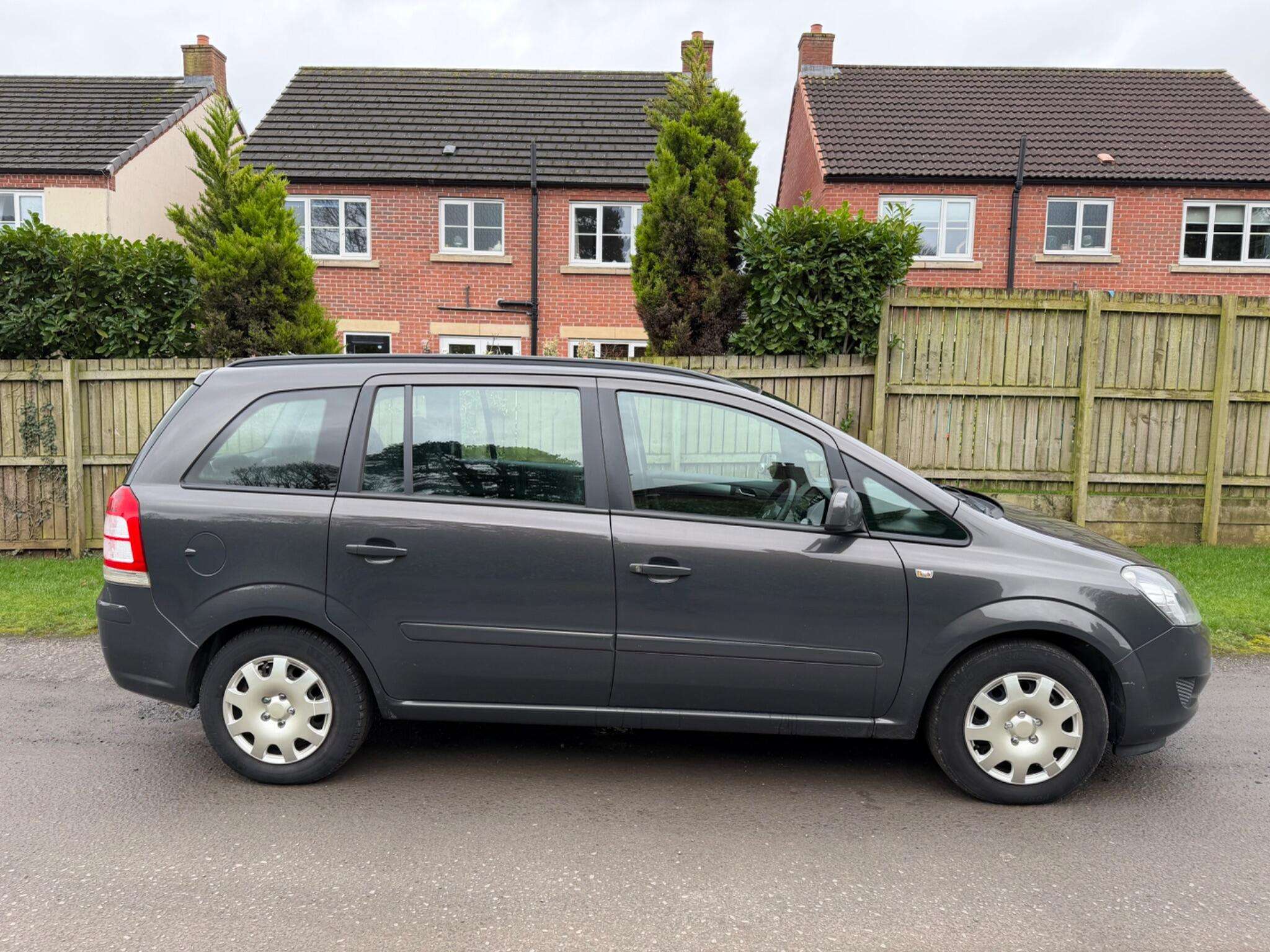 A 2013 VAUXHALL ZAFIRA 1.6 16V Exclusiv Euro 5 5dr A 2013 VAUXHALL ZAFIRA 1.6 16V Exclusiv Euro 5 5dr