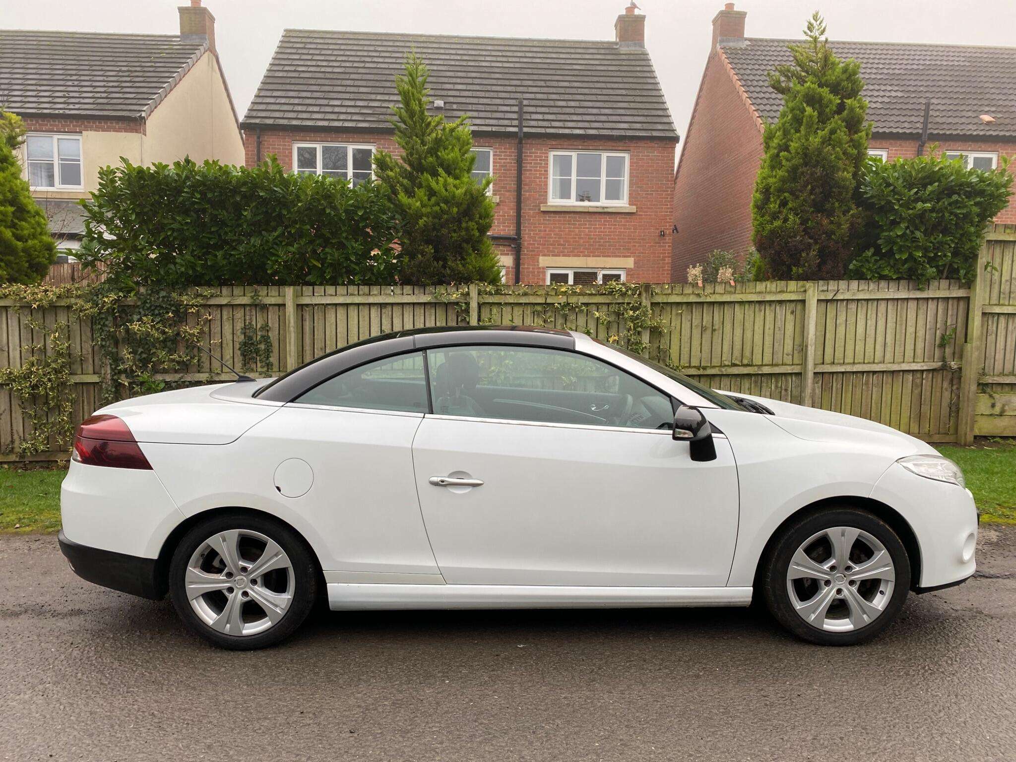 A 2012 RENAULT MEGANE 1.9 dCi Dynamique TomTom Euro 5 2dr A 2012 RENAULT MEGANE 1.9 dCi Dynamique TomTom Euro 5 2dr