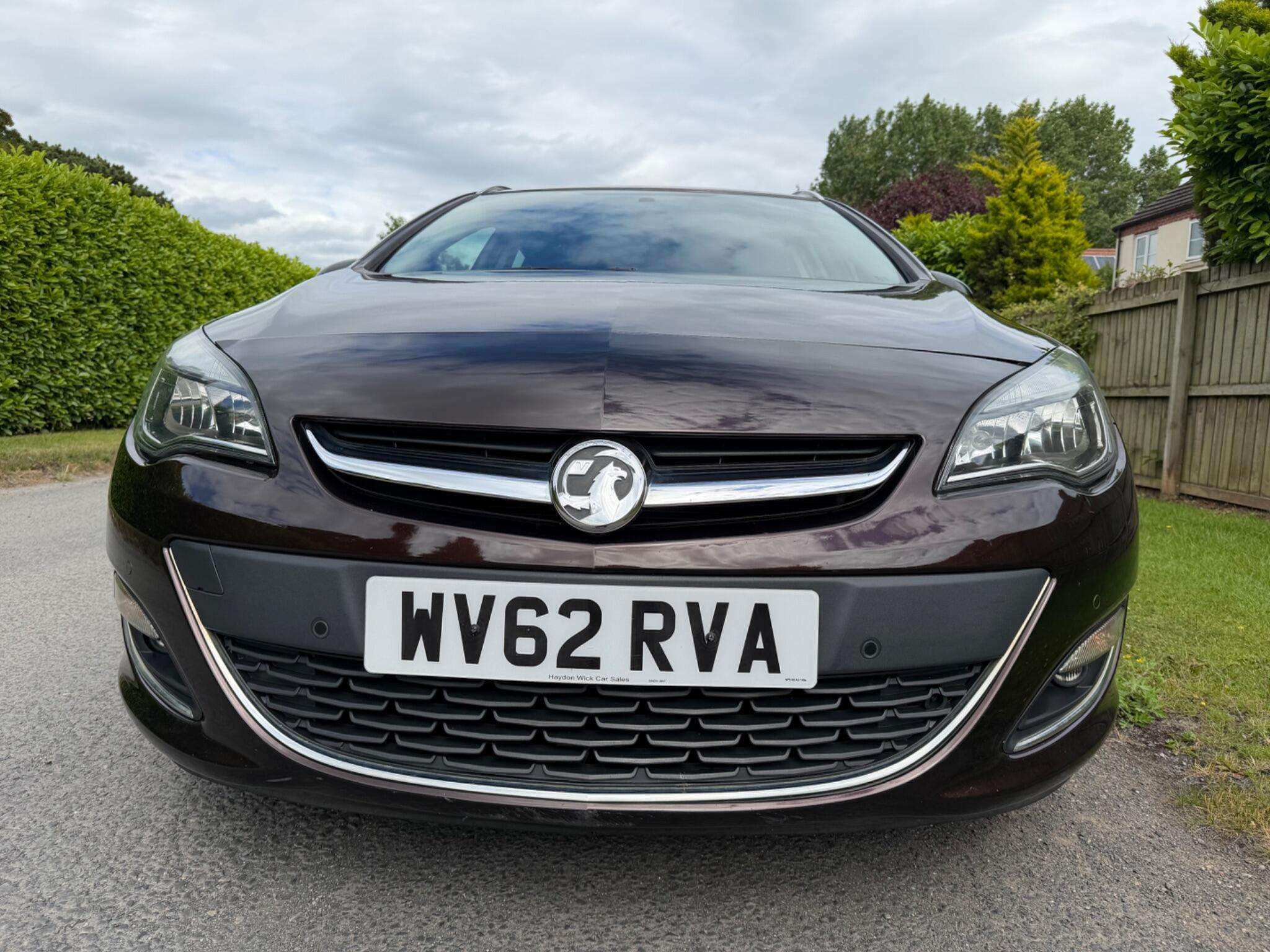 A 2012 VAUXHALL ASTRA 1.6 16V SRi Sports Tourer Auto Euro 5 5dr A 2012 VAUXHALL ASTRA 1.6 16V SRi Sports Tourer Auto Euro 5 5dr
