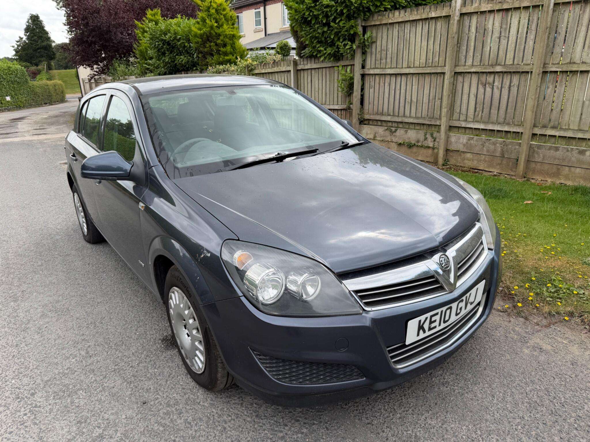 A 2010 VAUXHALL ASTRA 1.7 CDTi ecoFLEX Life Hatchback 5dr Diesel Manual (a/c) (119 g/km, 108 bhp) A 2010 VAUXHALL ASTRA 1.7 CDTi ecoFLEX Life Hatchback 5dr Diesel Manual (a/c) (119 g/km, 108 bhp)