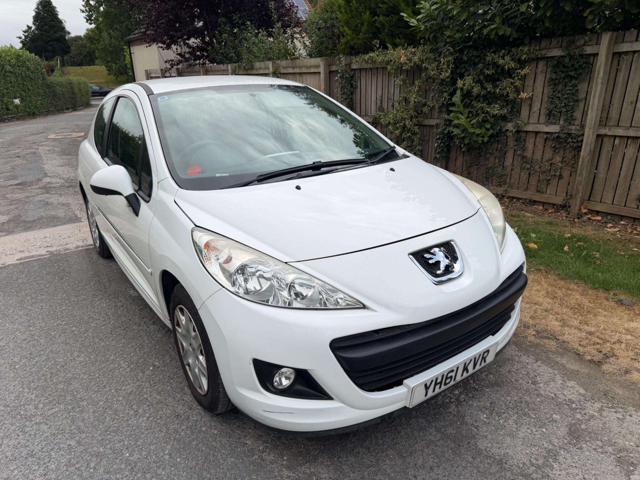 A 2011 PEUGEOT 207 1.4 Access Euro 5 3dr A 2011 PEUGEOT 207 1.4 Access Euro 5 3dr