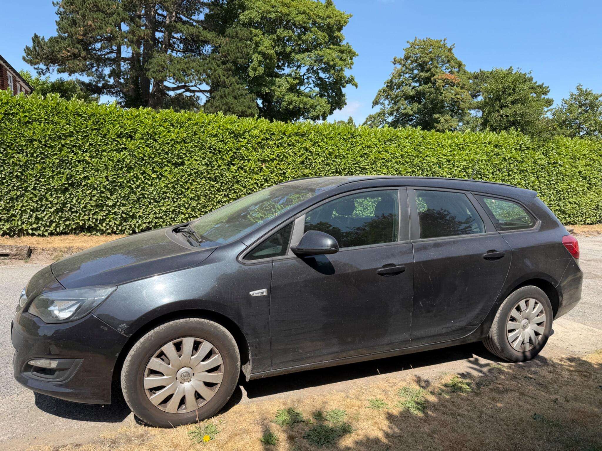 A 2013 VAUXHALL ASTRA 1.7 CDTi ecoFLEX Exclusiv Sports Tourer Euro 5 (s/s) 5dr A 2013 VAUXHALL ASTRA 1.7 CDTi ecoFLEX Exclusiv Sports Tourer Euro 5 (s/s) 5dr