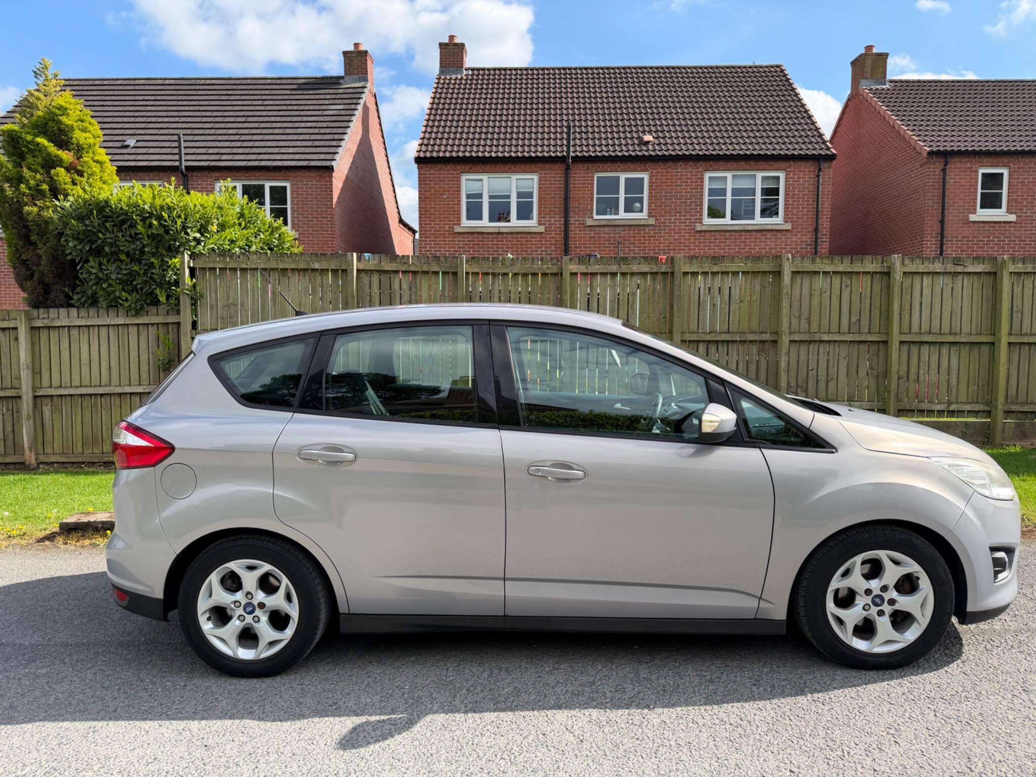 A 2012 FORD C-MAX 1.6 TDCi Zetec Euro 5 5dr A 2012 FORD C-MAX 1.6 TDCi Zetec Euro 5 5dr
