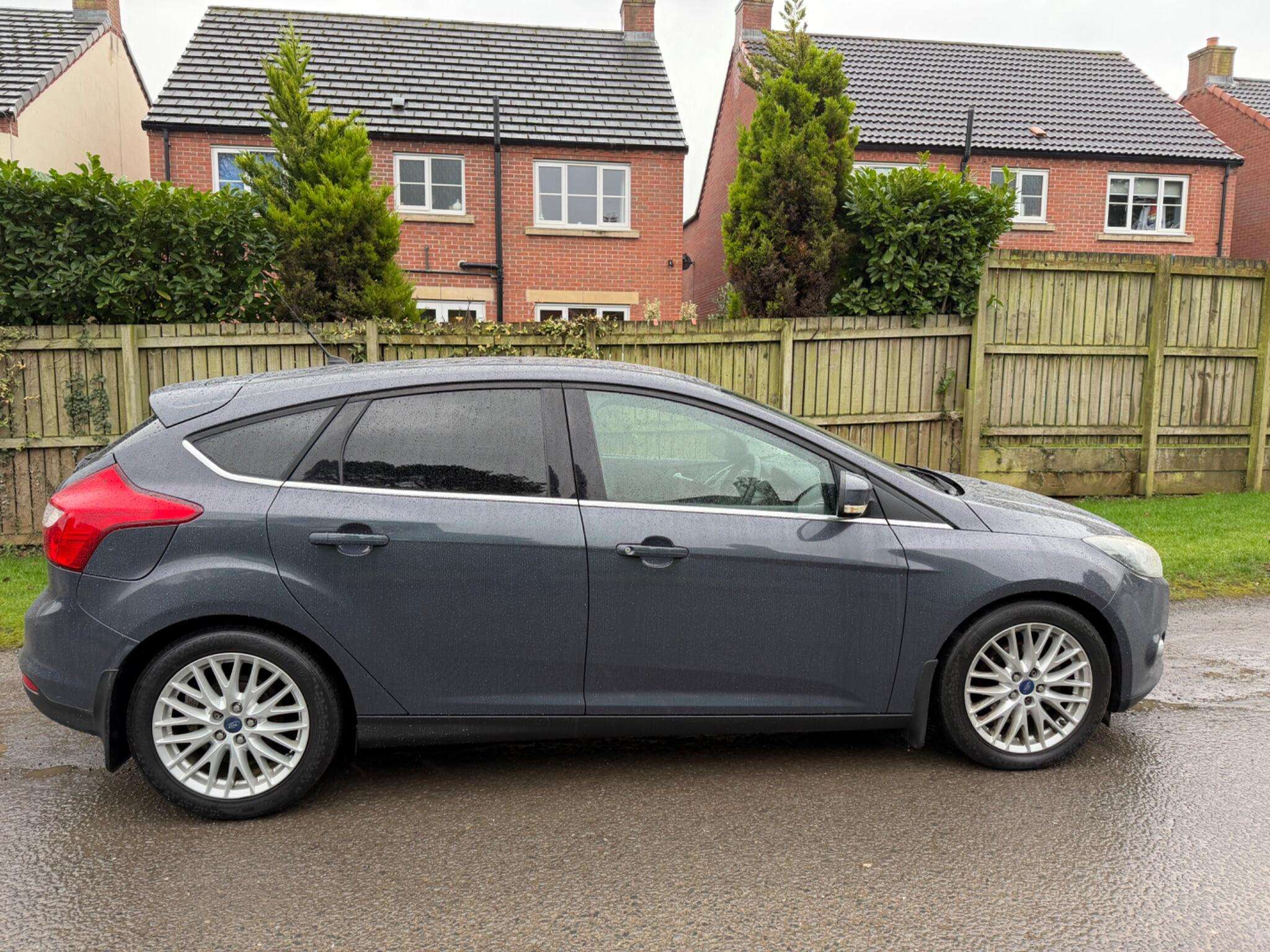A 2012 FORD FOCUS 1.6 TDCi Zetec Euro 5 (s/s) 5dr A 2012 FORD FOCUS 1.6 TDCi Zetec Euro 5 (s/s) 5dr