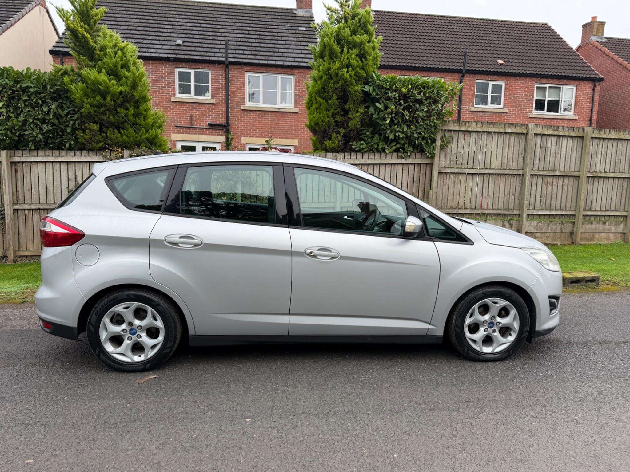 A 2011 FORD C-MAX 1.6 Zetec Euro 5 5dr A 2011 FORD C-MAX 1.6 Zetec Euro 5 5dr