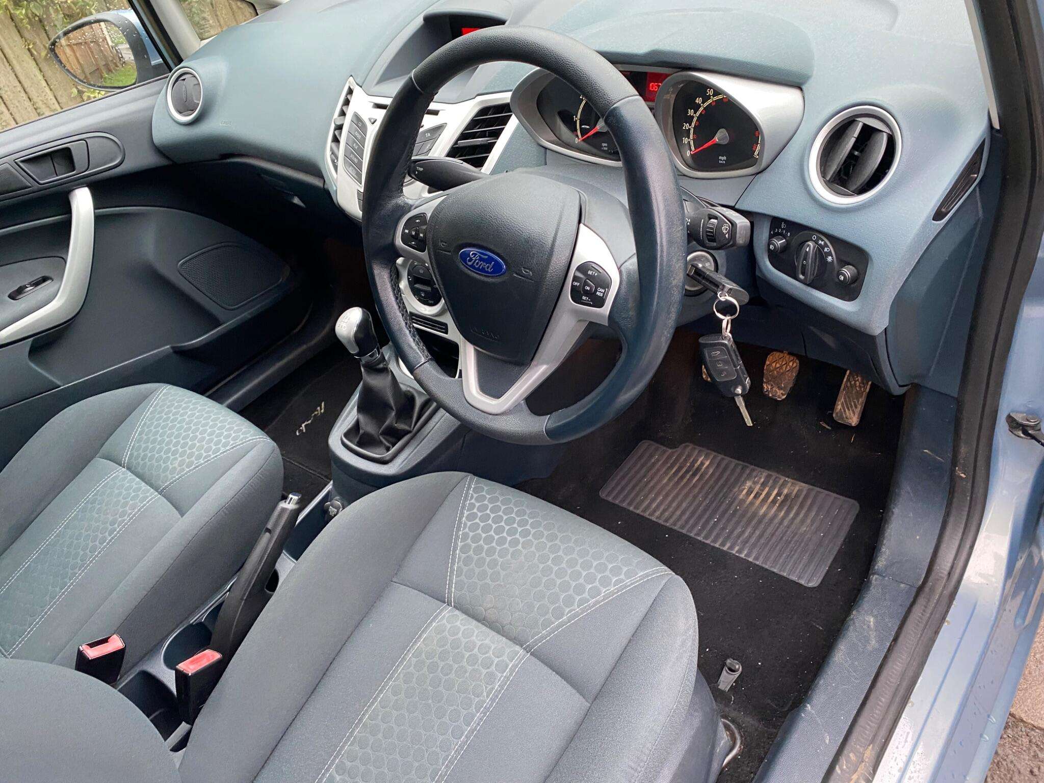 2010 FORD FIESTA 2010 FORD FIESTA