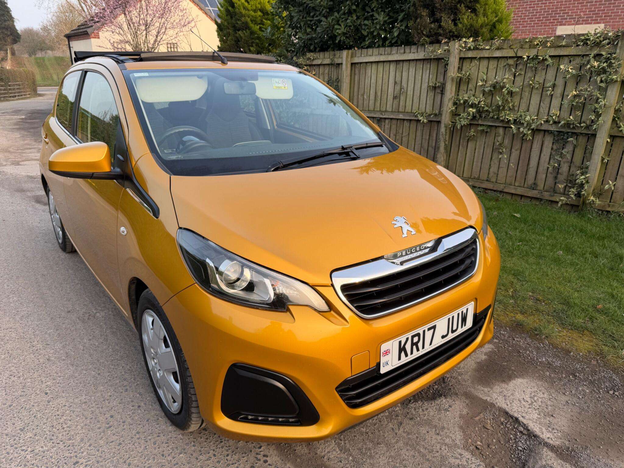 A 2017 PEUGEOT 108 1.0 Active Top! Euro 6 5dr A 2017 PEUGEOT 108 1.0 Active Top! Euro 6 5dr