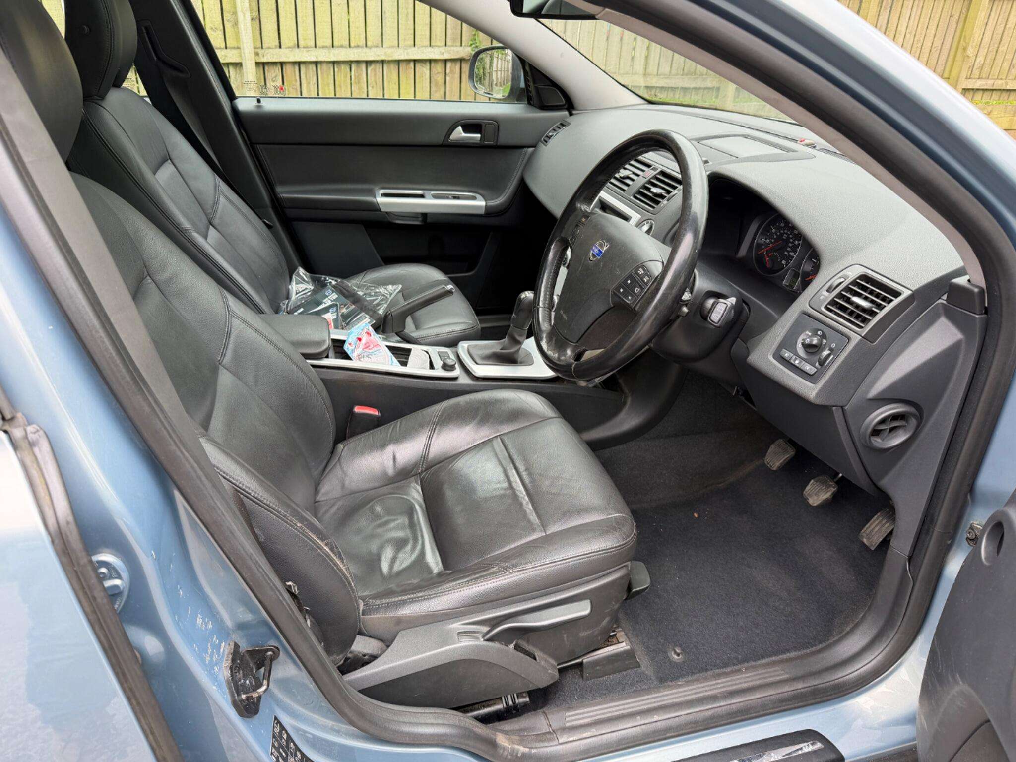 2011 VOLVO V50 2011 VOLVO V50