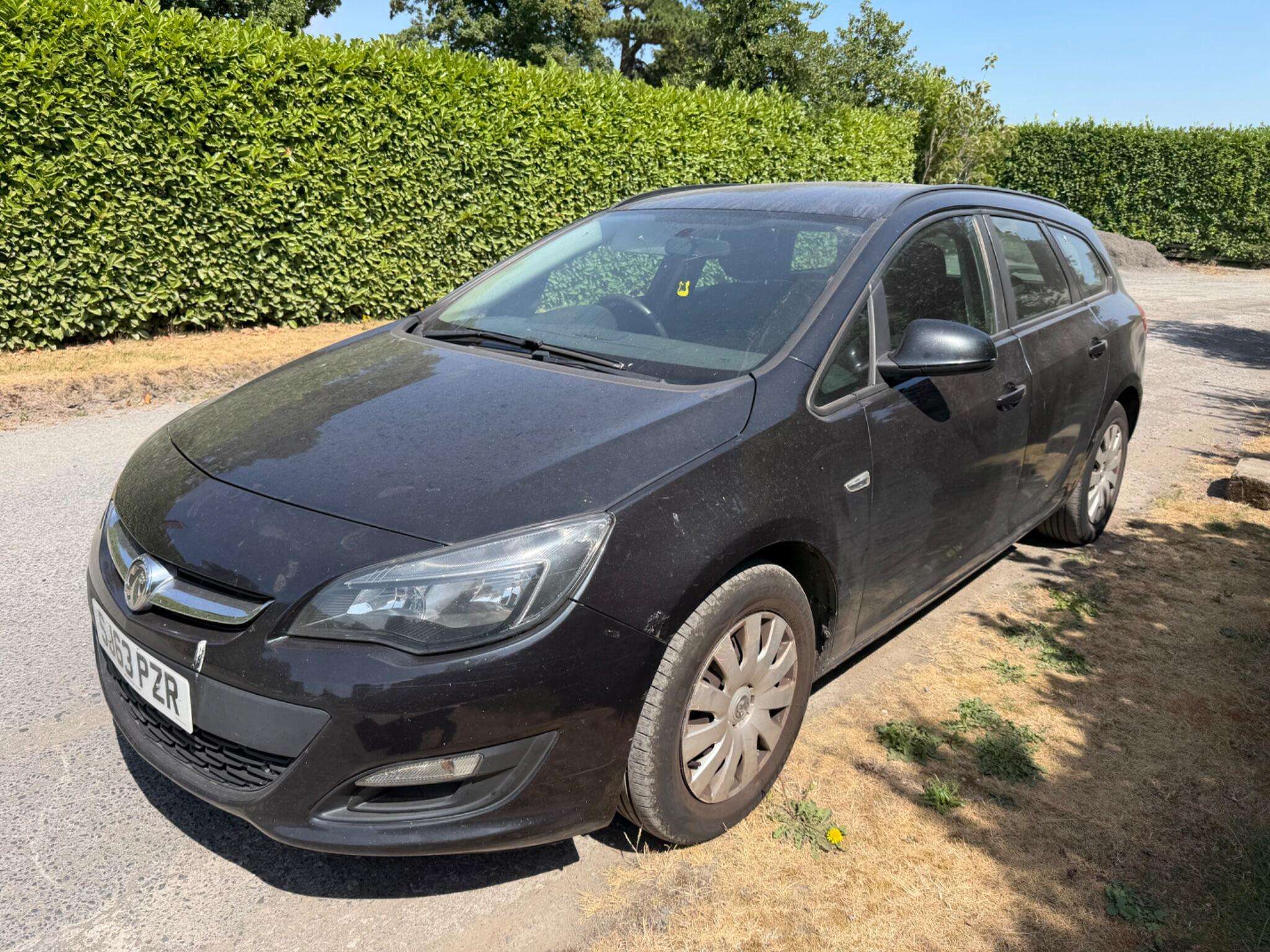 A 2013 VAUXHALL ASTRA 1.7 CDTi ecoFLEX Exclusiv Sports Tourer Euro 5 (s/s) 5dr A 2013 VAUXHALL ASTRA 1.7 CDTi ecoFLEX Exclusiv Sports Tourer Euro 5 (s/s) 5dr
