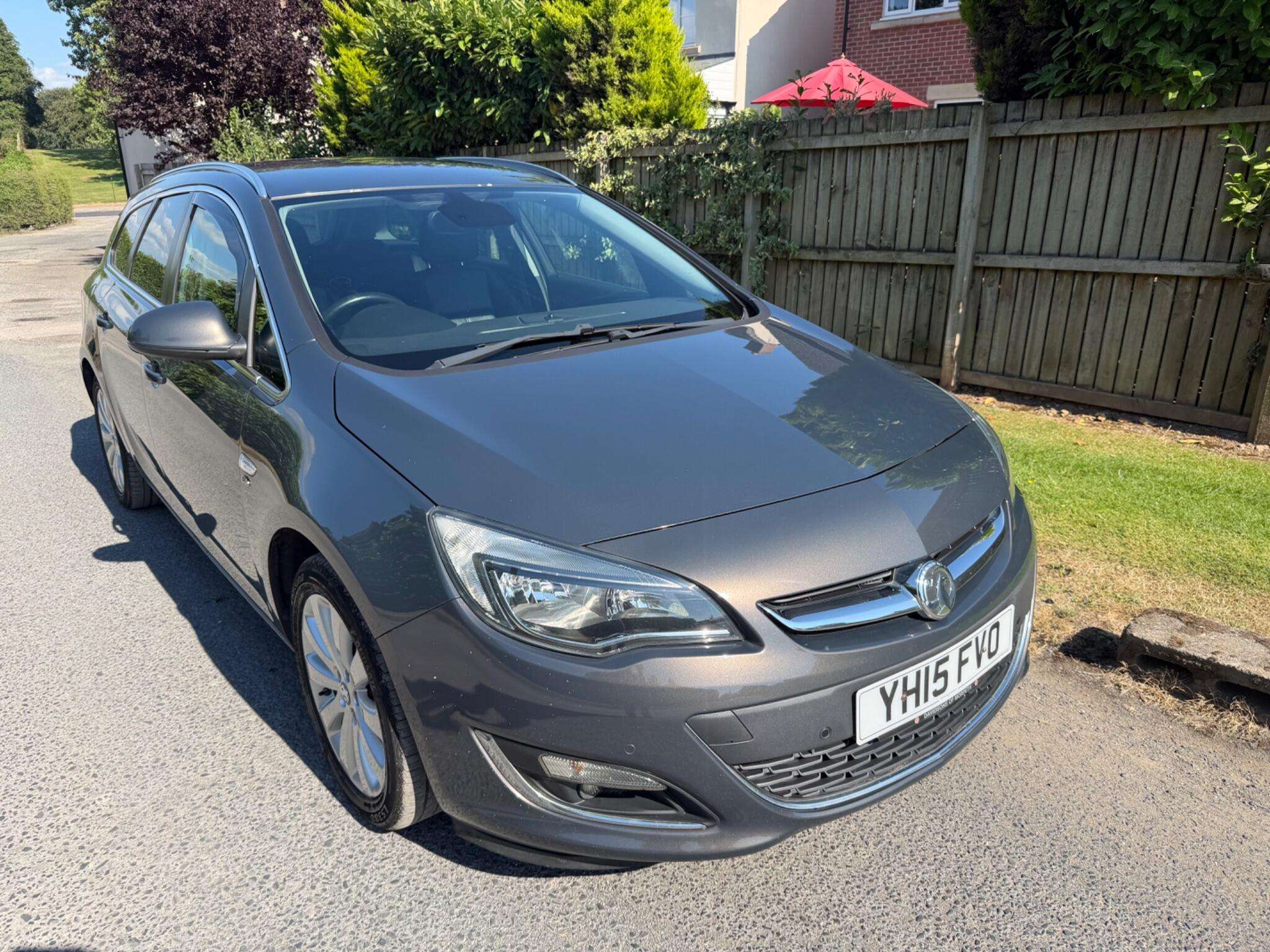 A 2015 VAUXHALL ASTRA 1.6 16V Elite Sports Tourer Euro 5 5dr A 2015 VAUXHALL ASTRA 1.6 16V Elite Sports Tourer Euro 5 5dr