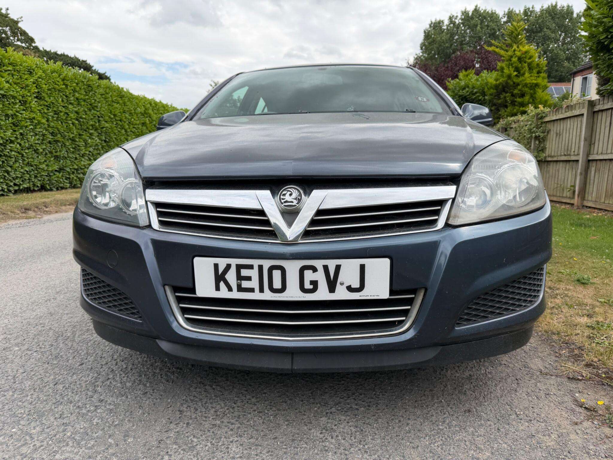 A 2010 VAUXHALL ASTRA 1.7 CDTi ecoFLEX Life Hatchback 5dr Diesel Manual (a/c) (119 g/km, 108 bhp) A 2010 VAUXHALL ASTRA 1.7 CDTi ecoFLEX Life Hatchback 5dr Diesel Manual (a/c) (119 g/km, 108 bhp)