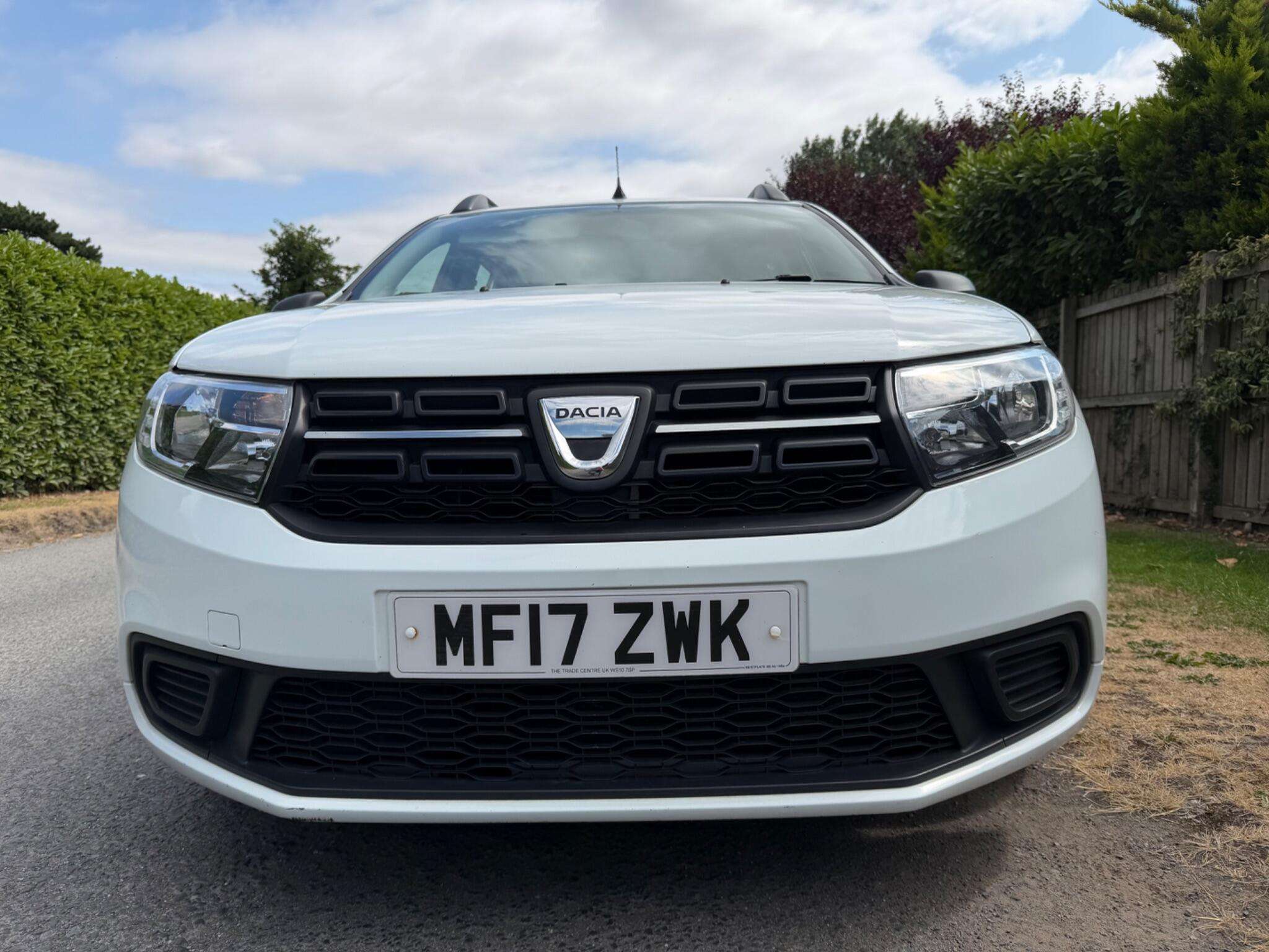 A 2017 DACIA LOGAN 1.5 dCi Ambiance Euro 6 (s/s) 5dr A 2017 DACIA LOGAN 1.5 dCi Ambiance Euro 6 (s/s) 5dr