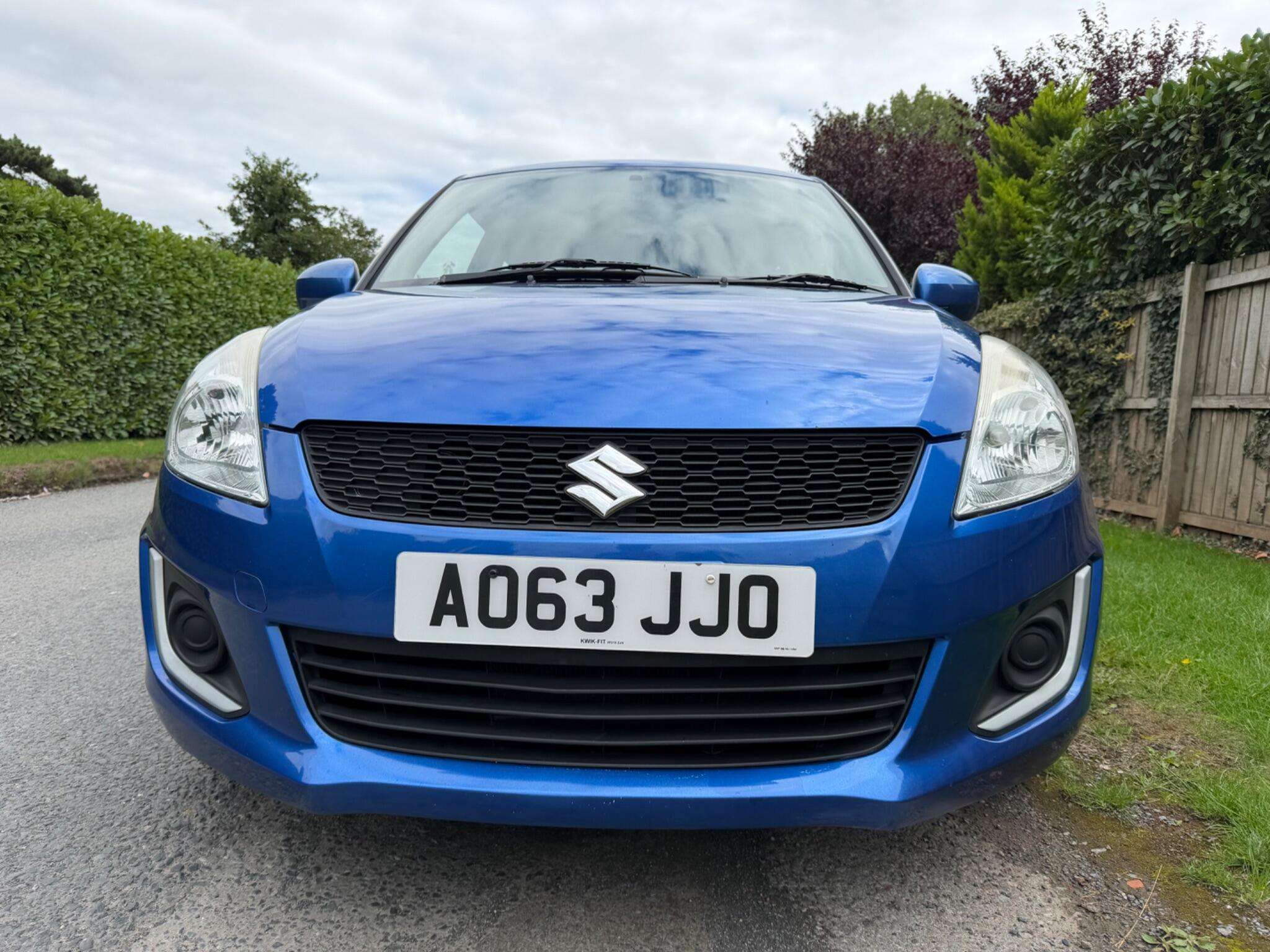 A 2013 SUZUKI SWIFT 1.2 SZ2 Euro 5 3dr A 2013 SUZUKI SWIFT 1.2 SZ2 Euro 5 3dr
