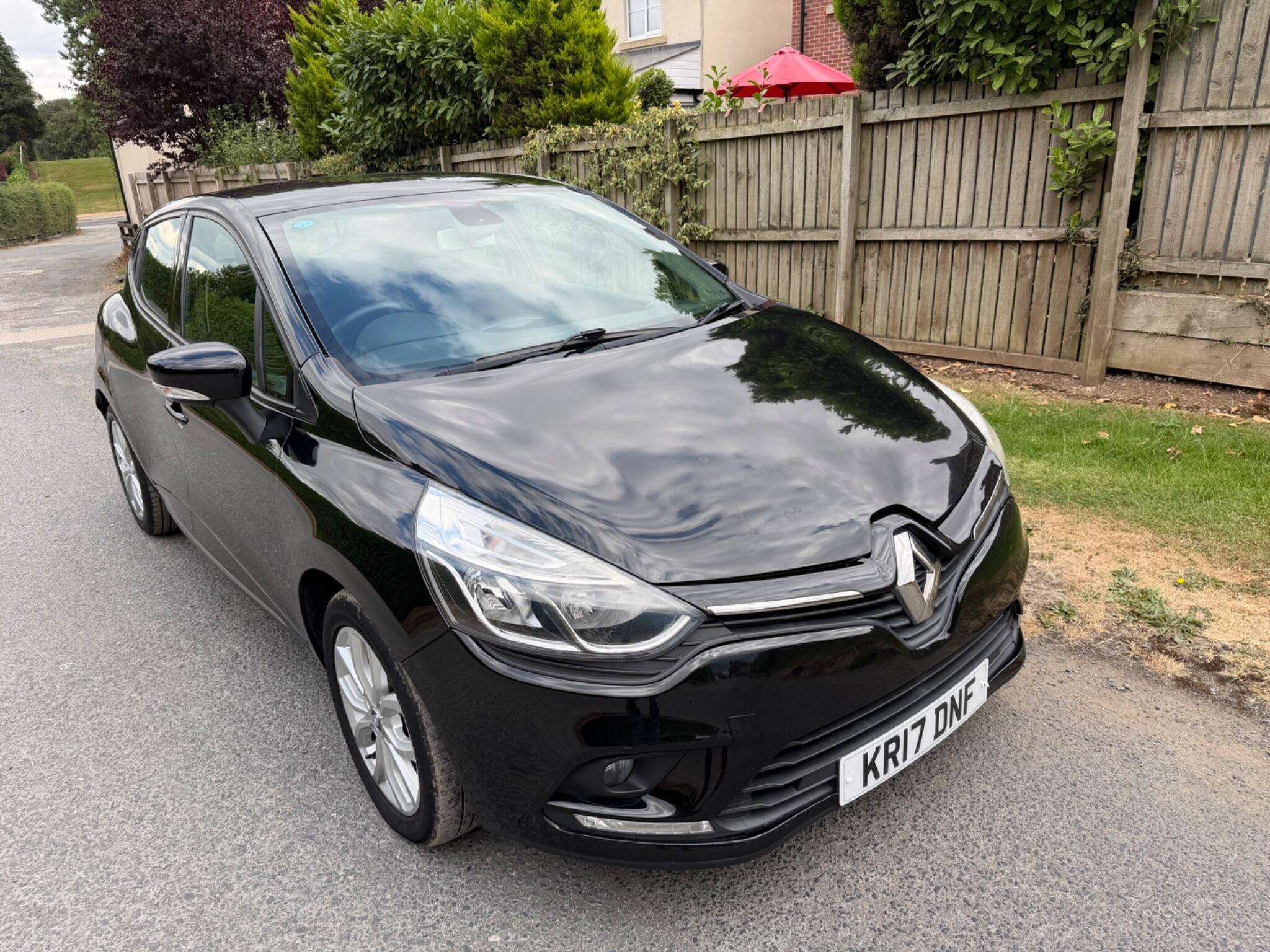 A 2017 RENAULT CLIO 1.5 dCi Dynamique Nav Euro 6 (s/s) 5dr A 2017 RENAULT CLIO 1.5 dCi Dynamique Nav Euro 6 (s/s) 5dr