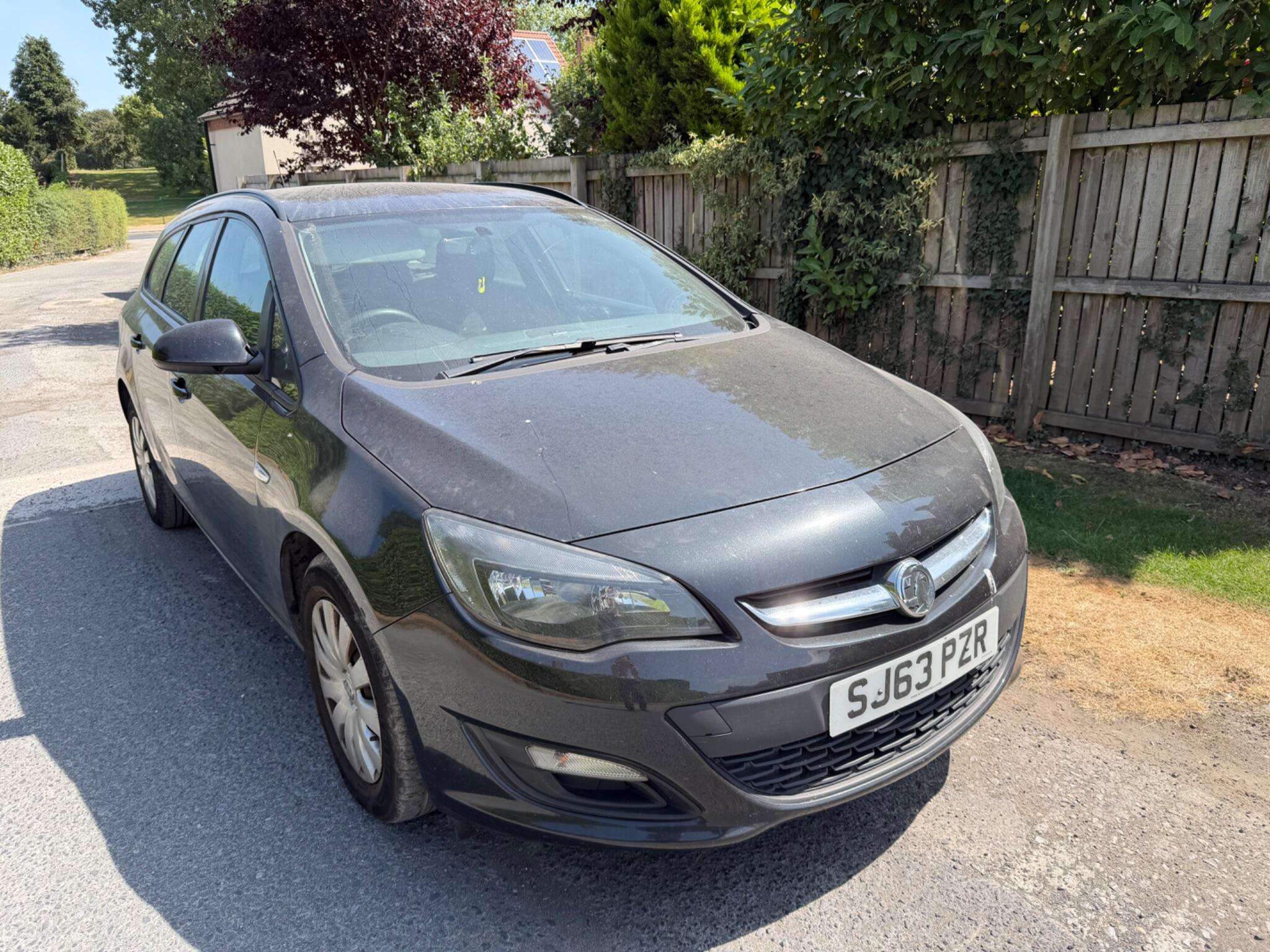 A 2013 VAUXHALL ASTRA 1.7 CDTi ecoFLEX Exclusiv Sports Tourer Euro 5 (s/s) 5dr A 2013 VAUXHALL ASTRA 1.7 CDTi ecoFLEX Exclusiv Sports Tourer Euro 5 (s/s) 5dr