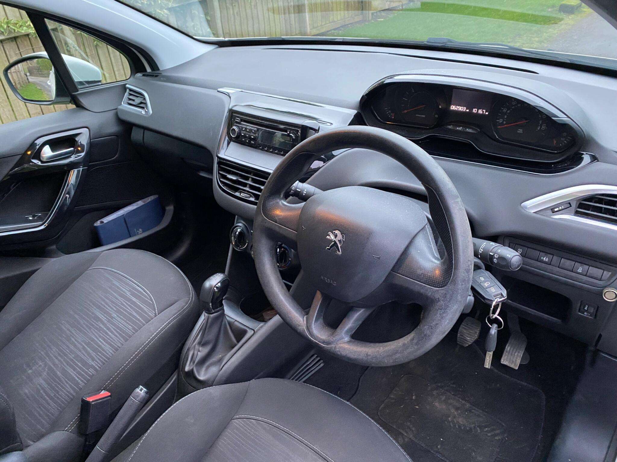 2014 PEUGEOT 208 2014 PEUGEOT 208