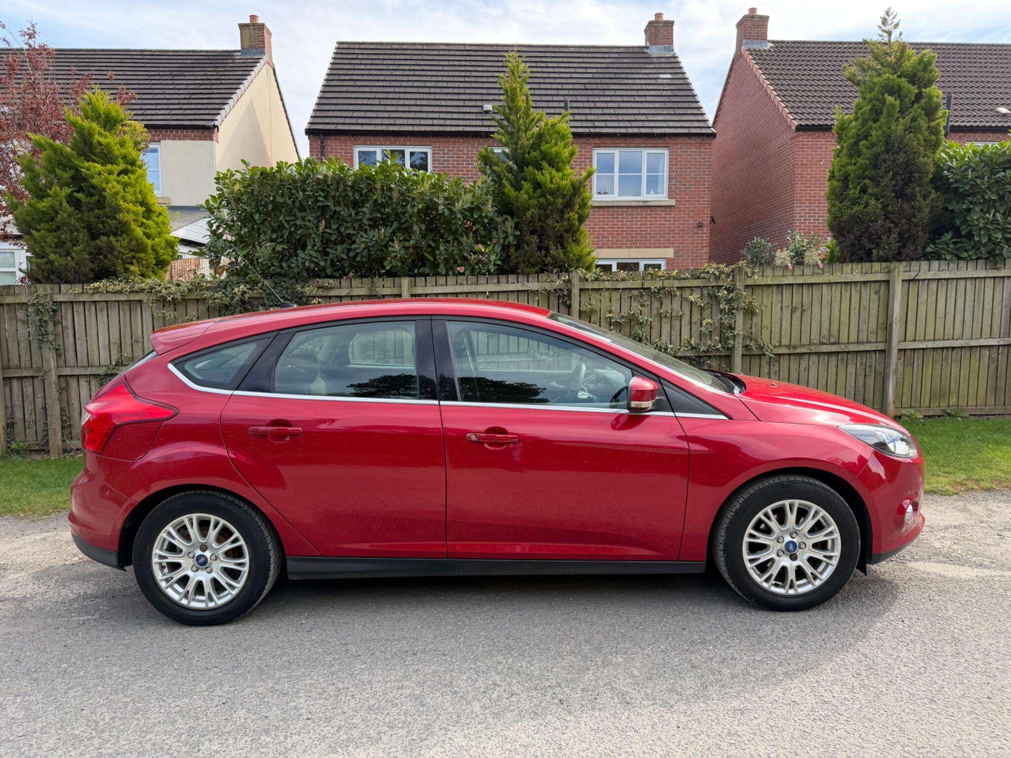 A 2011 FORD FOCUS 1.6 Titanium Euro 5 5dr A 2011 FORD FOCUS 1.6 Titanium Euro 5 5dr