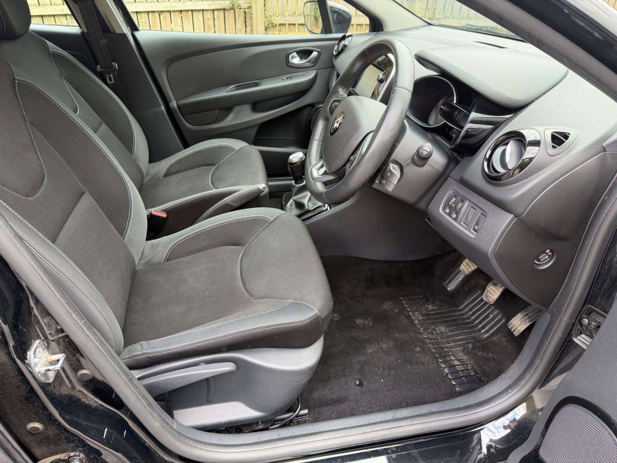 2017 RENAULT CLIO 2017 RENAULT CLIO