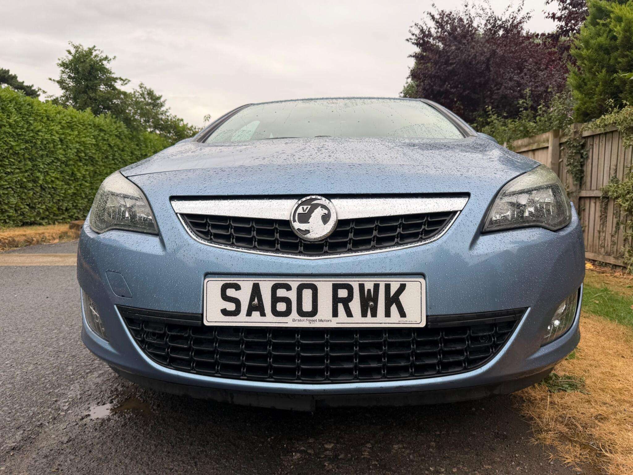 A 2010 VAUXHALL ASTRA 1.6 16v SRi Euro 5 5dr A 2010 VAUXHALL ASTRA 1.6 16v SRi Euro 5 5dr