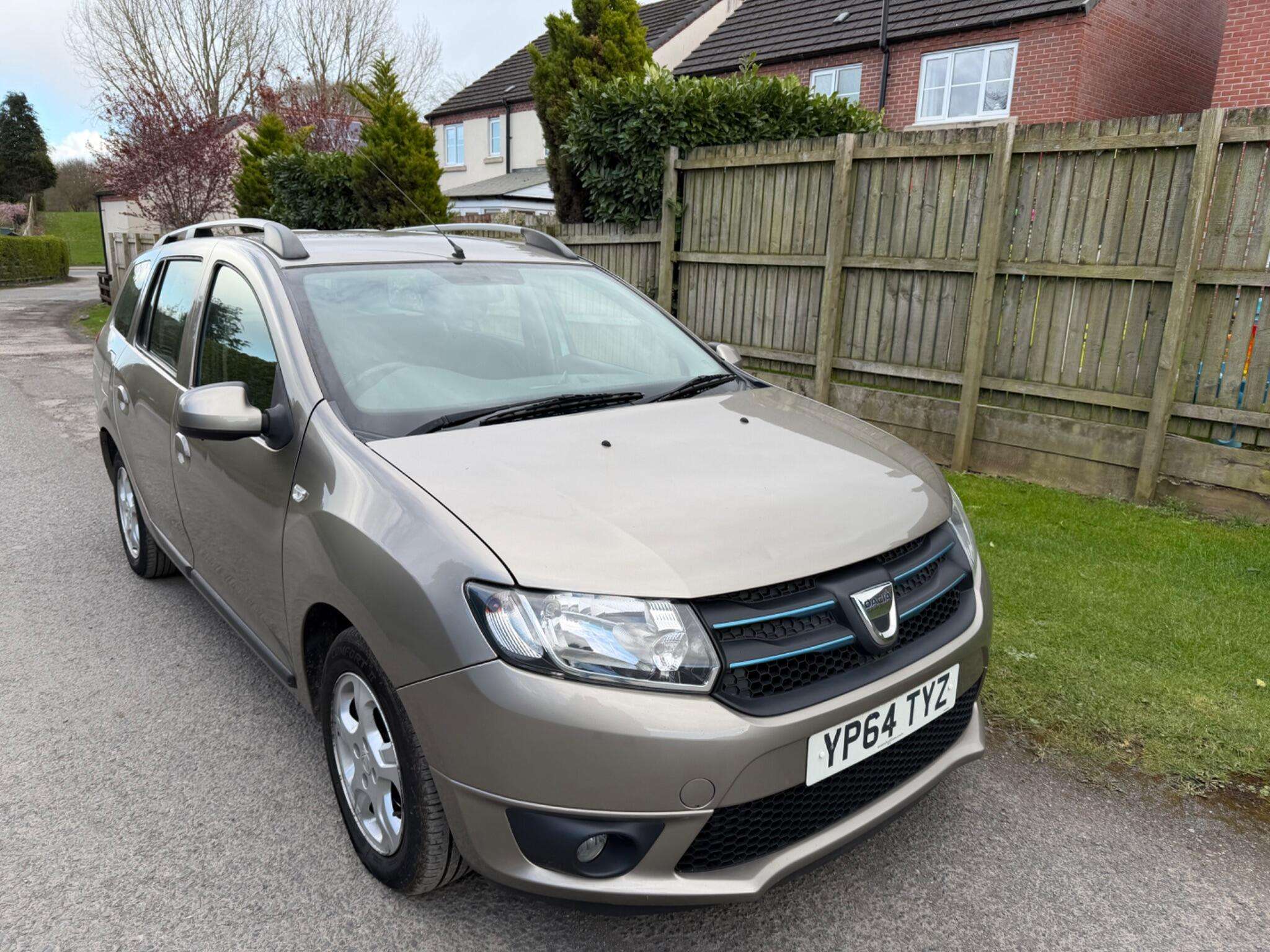 A 2014 DACIA LOGAN 1.5 dCi Laureate Euro 5 5dr A 2014 DACIA LOGAN 1.5 dCi Laureate Euro 5 5dr