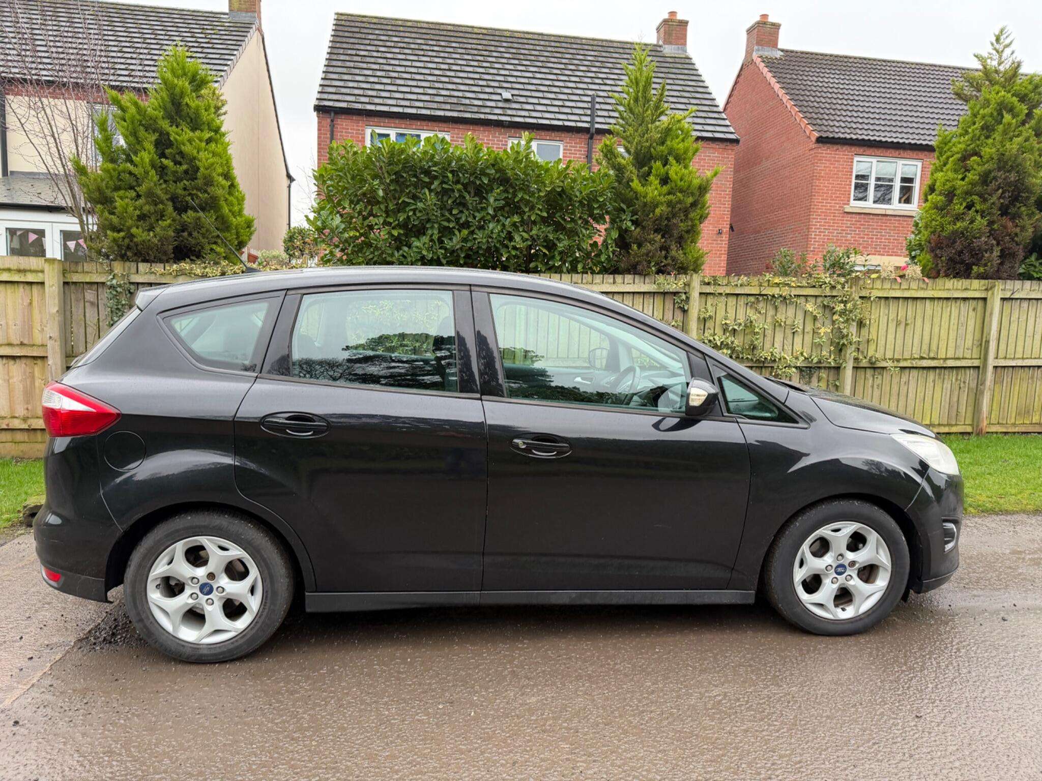 A 2012 FORD C-MAX 1.6 Zetec Euro 5 5dr A 2012 FORD C-MAX 1.6 Zetec Euro 5 5dr