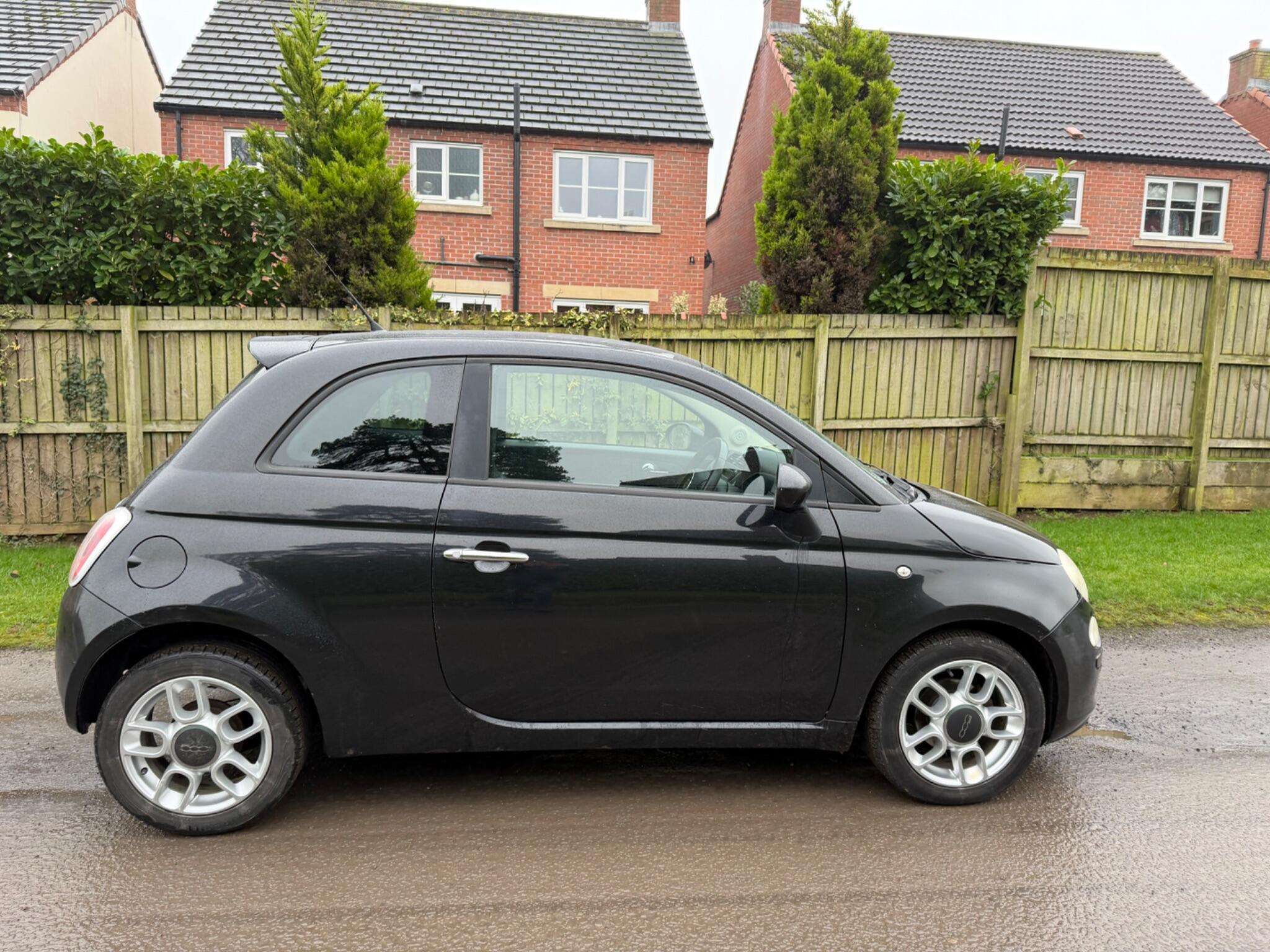 A 2010 FIAT 500 S A 2010 FIAT 500 S
