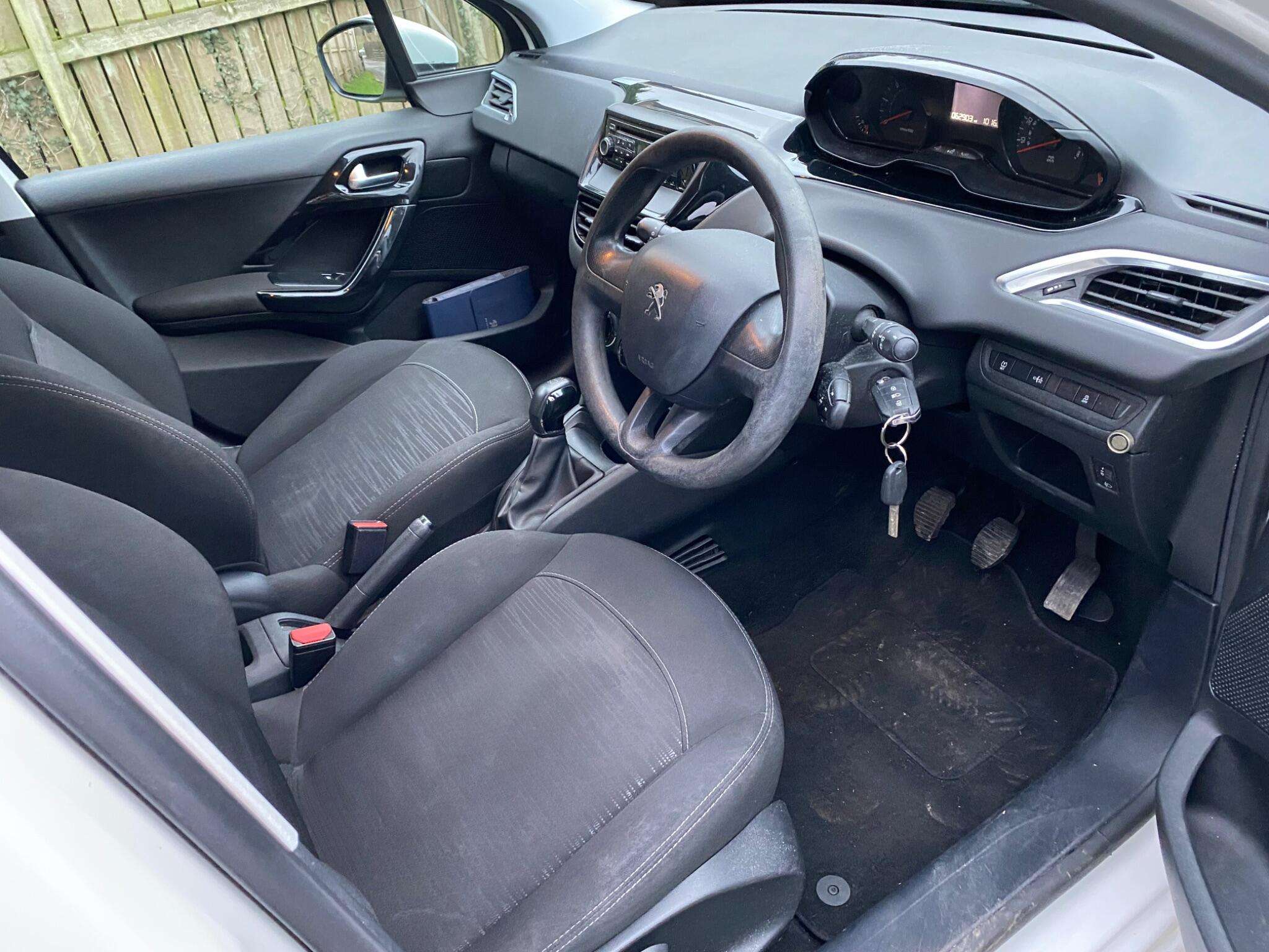 2014 PEUGEOT 208 2014 PEUGEOT 208