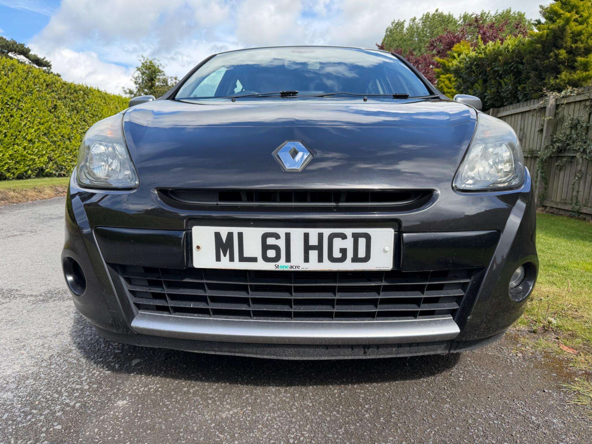 A 2011 RENAULT CLIO 1.2 Dynamique TomTom Euro 5 5dr A 2011 RENAULT CLIO 1.2 Dynamique TomTom Euro 5 5dr