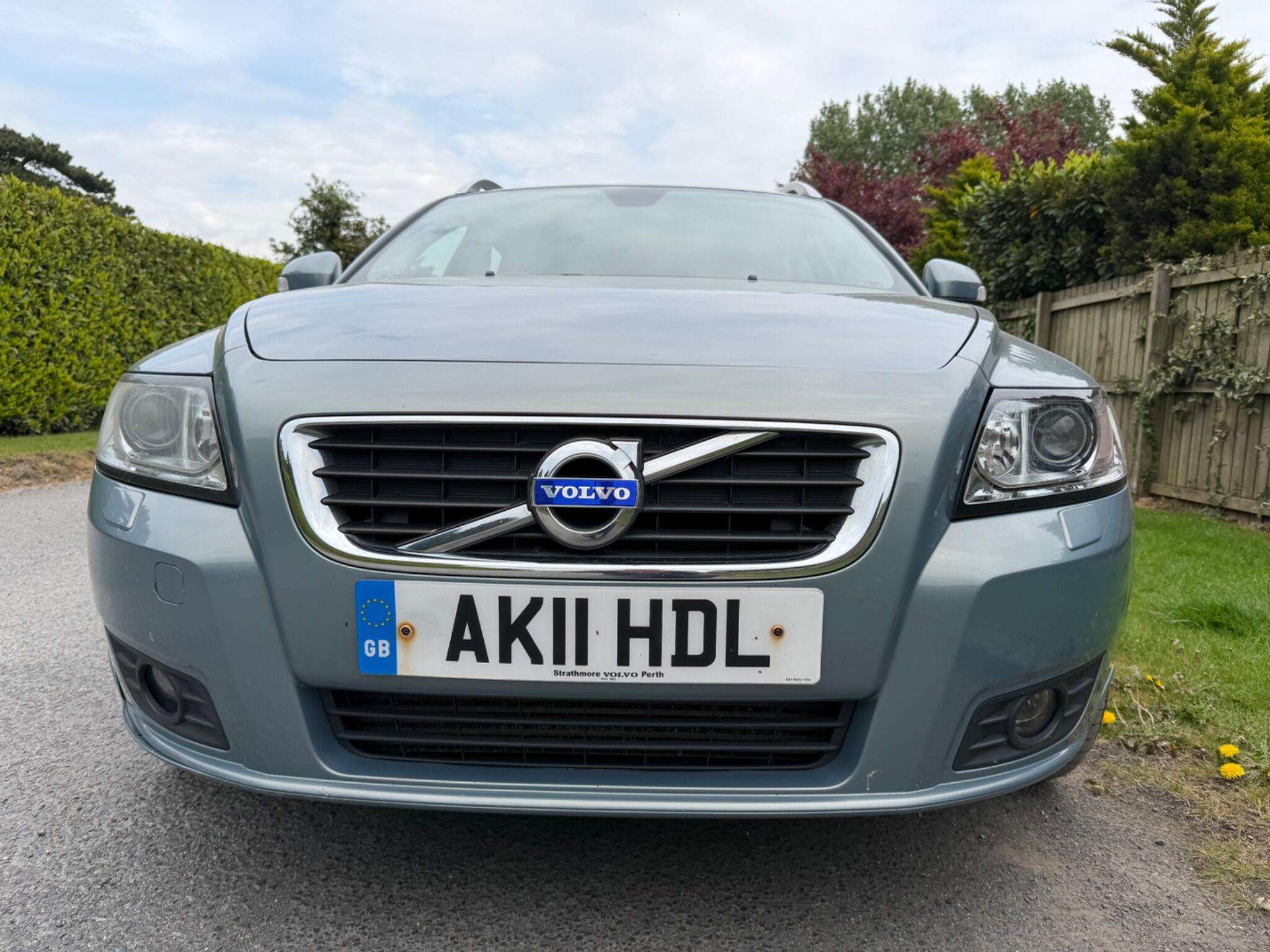 A 2011 VOLVO V50 1.6D DRIVe SE Lux Euro 5 (s/s) 5dr A 2011 VOLVO V50 1.6D DRIVe SE Lux Euro 5 (s/s) 5dr