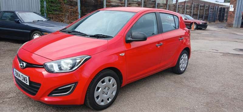 A 2014 HYUNDAI I20 1.2 Classic Hatchback 5dr Petrol Manual Euro 5 (85 bhp) A 2014 HYUNDAI I20 1.2 Classic Hatchback 5dr Petrol Manual Euro 5 (85 bhp)