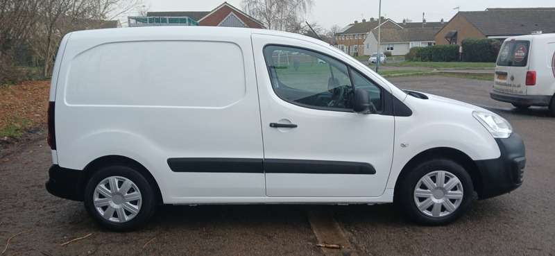 A 2017 CITROEN BERLINGO 1.6 BlueHDi 625 Enterprise Panel Van 5dr Diesel Manual L1 (112 g/km, 75 bhp) A 2017 CITROEN BERLINGO 1.6 BlueHDi 625 Enterprise Panel Van 5dr Diesel Manual L1 (112 g/km, 75 bhp)