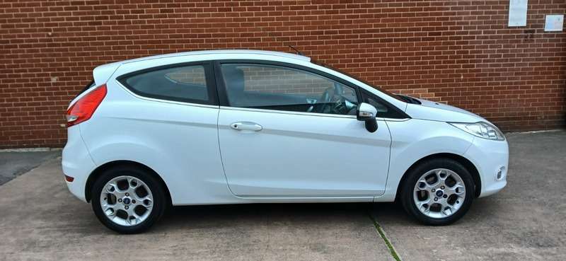 A 2012 FORD FIESTA 1.25 Zetec Hatchback 3dr Petrol Manual (129 g/km, 81 bhp) A 2012 FORD FIESTA 1.25 Zetec Hatchback 3dr Petrol Manual (129 g/km, 81 bhp)