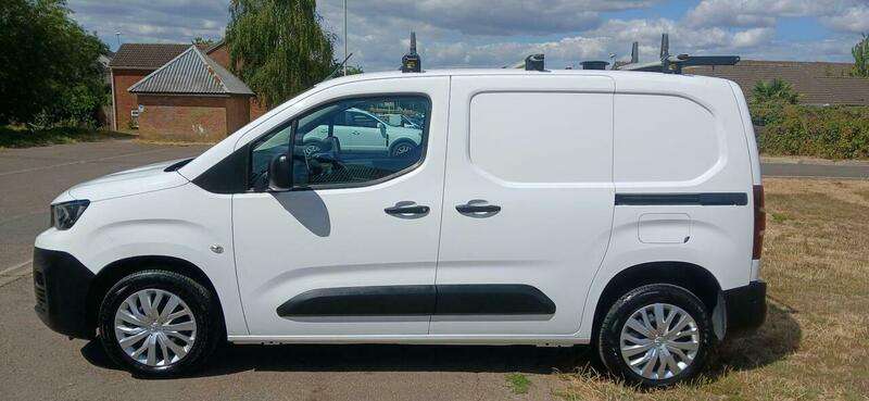 A 2021 PEUGEOT PARTNER 1.5 BlueHDi 1000 Professional Standard Panel Van SWB Euro 6 5dr A 2021 PEUGEOT PARTNER 1.5 BlueHDi 1000 Professional Standard Panel Van SWB Euro 6 5dr