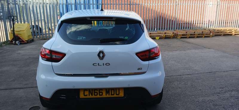 A 2016 RENAULT CLIO 1.5 dCi Dynamique S Nav Euro 6 (s/s) 5dr A 2016 RENAULT CLIO 1.5 dCi Dynamique S Nav Euro 6 (s/s) 5dr