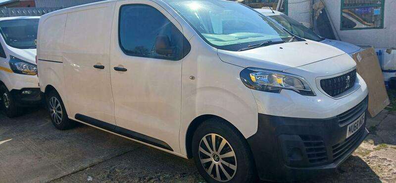 A 2019 PEUGEOT EXPERT 1.6 BlueHDi 1000 Professional Standard Panel Van MWB Euro 6 6dr A 2019 PEUGEOT EXPERT 1.6 BlueHDi 1000 Professional Standard Panel Van MWB Euro 6 6dr
