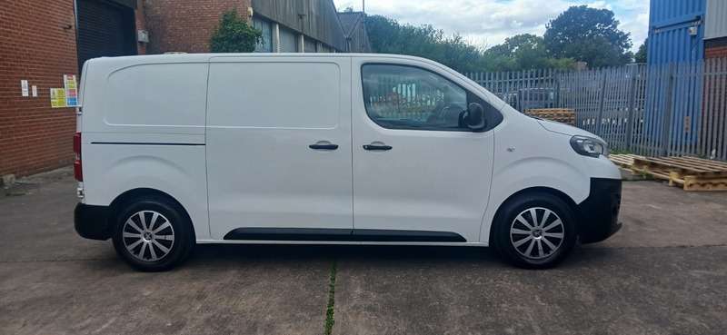 A 2019 PEUGEOT EXPERT 1.6 BlueHDi 1000 Professional Standard Panel Van MWB Euro 6 6dr A 2019 PEUGEOT EXPERT 1.6 BlueHDi 1000 Professional Standard Panel Van MWB Euro 6 6dr