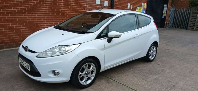 A 2012 FORD FIESTA 1.25 Zetec Hatchback 3dr Petrol Manual (129 g/km, 81 bhp) A 2012 FORD FIESTA 1.25 Zetec Hatchback 3dr Petrol Manual (129 g/km, 81 bhp)