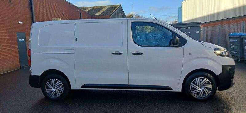 A 2020 CITROEN DISPATCH 2.0 BlueHDi 1400 Enterprise M FWD 2 Euro 6 (s/s) 6dr A 2020 CITROEN DISPATCH 2.0 BlueHDi 1400 Enterprise M FWD 2 Euro 6 (s/s) 6dr