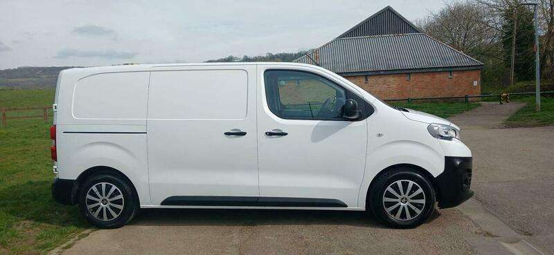 A 2019 PEUGEOT EXPERT 1.6 BlueHDi 1000 Professional Standard Panel Van MWB Euro 6 6dr A 2019 PEUGEOT EXPERT 1.6 BlueHDi 1000 Professional Standard Panel Van MWB Euro 6 6dr