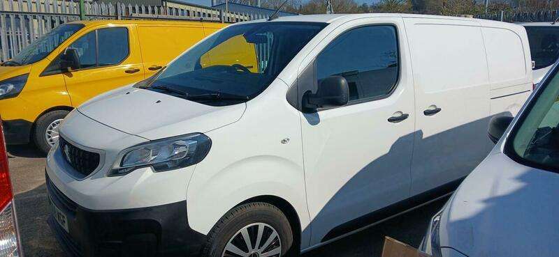 A 2019 PEUGEOT EXPERT 1.6 BlueHDi 1000 Professional Standard Panel Van MWB Euro 6 6dr A 2019 PEUGEOT EXPERT 1.6 BlueHDi 1000 Professional Standard Panel Van MWB Euro 6 6dr