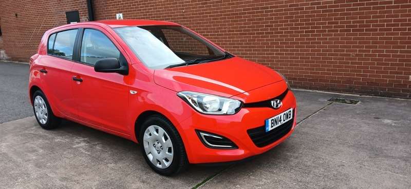 A 2014 HYUNDAI I20 1.2 Classic Hatchback 5dr Petrol Manual Euro 5 (85 bhp) A 2014 HYUNDAI I20 1.2 Classic Hatchback 5dr Petrol Manual Euro 5 (85 bhp)