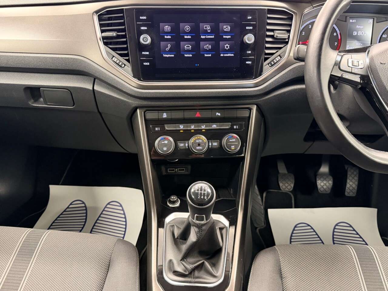 2018 VOLKSWAGEN T-ROC 2018 VOLKSWAGEN T-ROC