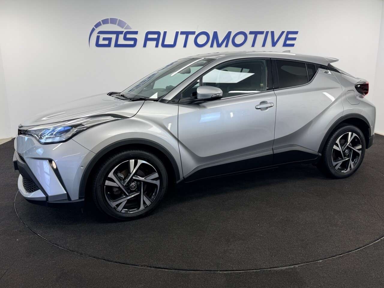 A 2022 TOYOTA C-HR 1.8 VVT-h DESIGN HYBRID CVT AUTO 125 BHP + SAT NAV + CAMERA + HEATED SEATS A 2022 TOYOTA C-HR 1.8 VVT-h DESIGN HYBRID CVT AUTO 125 BHP + SAT NAV + CAMERA + HEATED SEATS