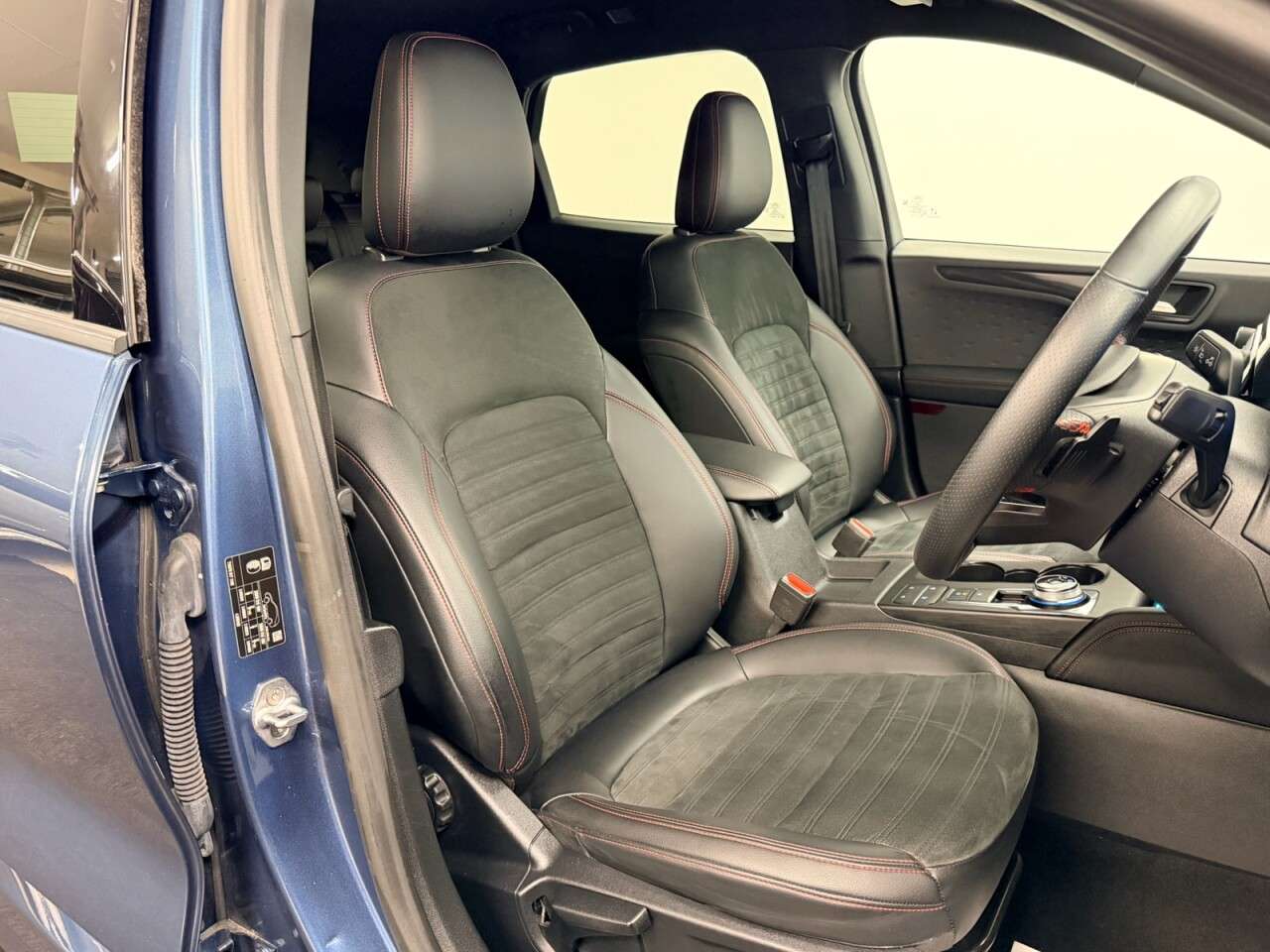 A 2020 FORD KUGA 1.5D ECOBLUE ST-LINE FIRST EDITION AUTO 120 BHP + SAT NAV + REAR CAMERA SIX A 2020 FORD KUGA 1.5D ECOBLUE ST-LINE FIRST EDITION AUTO 120 BHP + SAT NAV + REAR CAMERA SIX