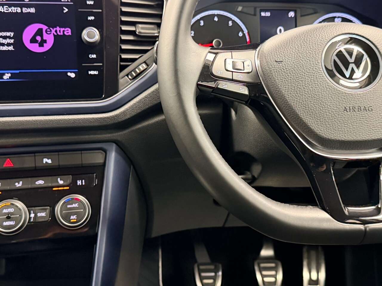 2021 VOLKSWAGEN T-ROC 2021 VOLKSWAGEN T-ROC