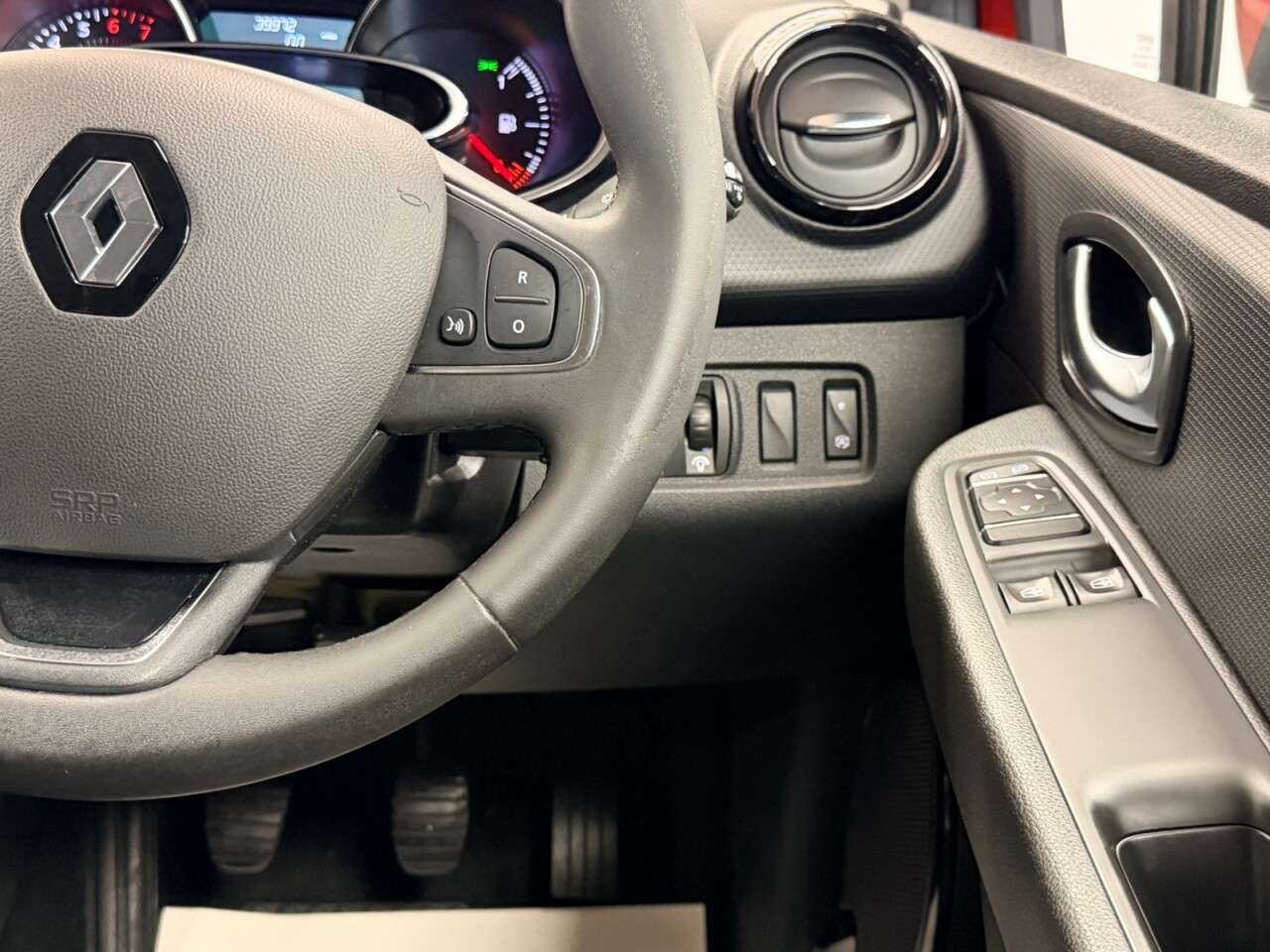 2018 RENAULT CLIO 2018 RENAULT CLIO