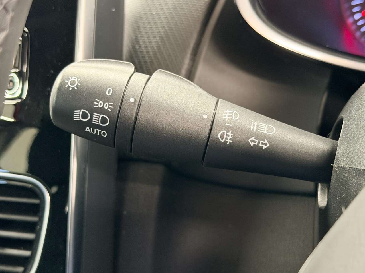 2018 RENAULT CLIO 2018 RENAULT CLIO