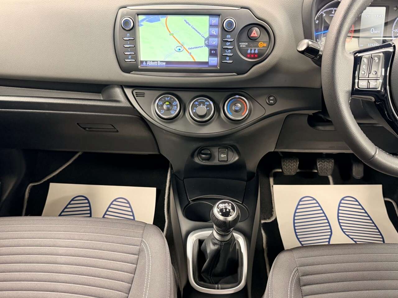 2017 TOYOTA YARIS 2017 TOYOTA YARIS